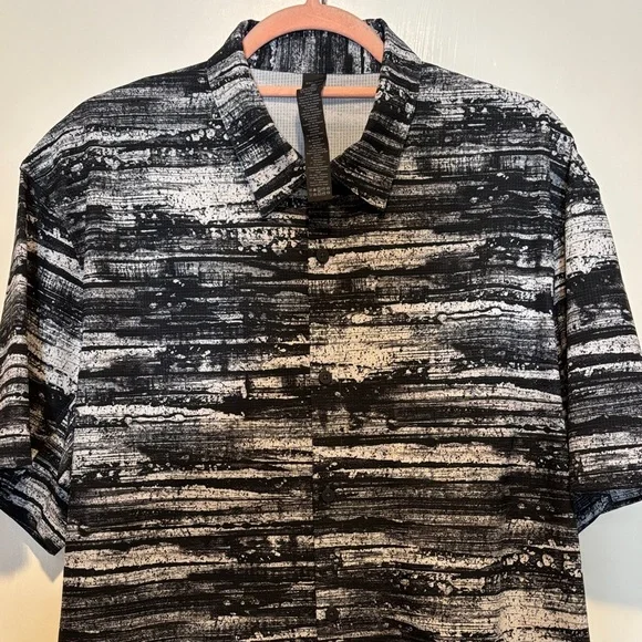 lululemon athletica Black and White Patterned Men's Shirt - Picture 3 of 7